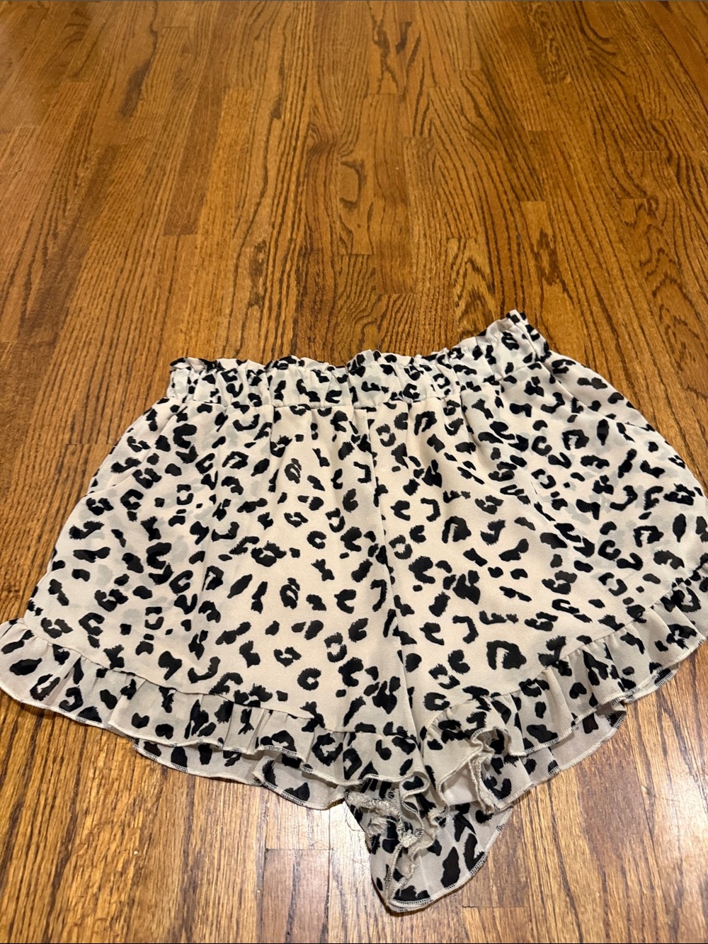 Ladies S Beige Leopard Print Ruffle Shorts with pockets & liner